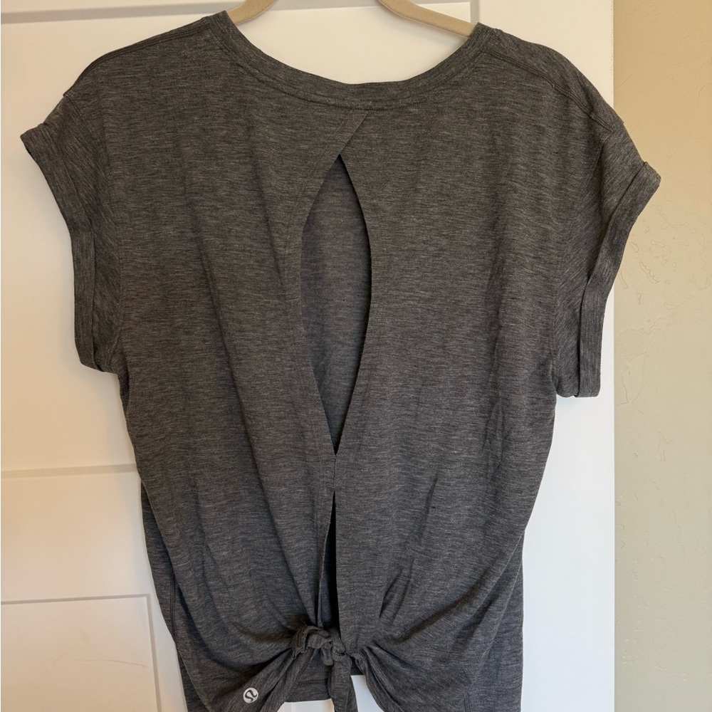 Lululemon Athletica open back tie back Tee -  Cap-sleeve Grey - 8
